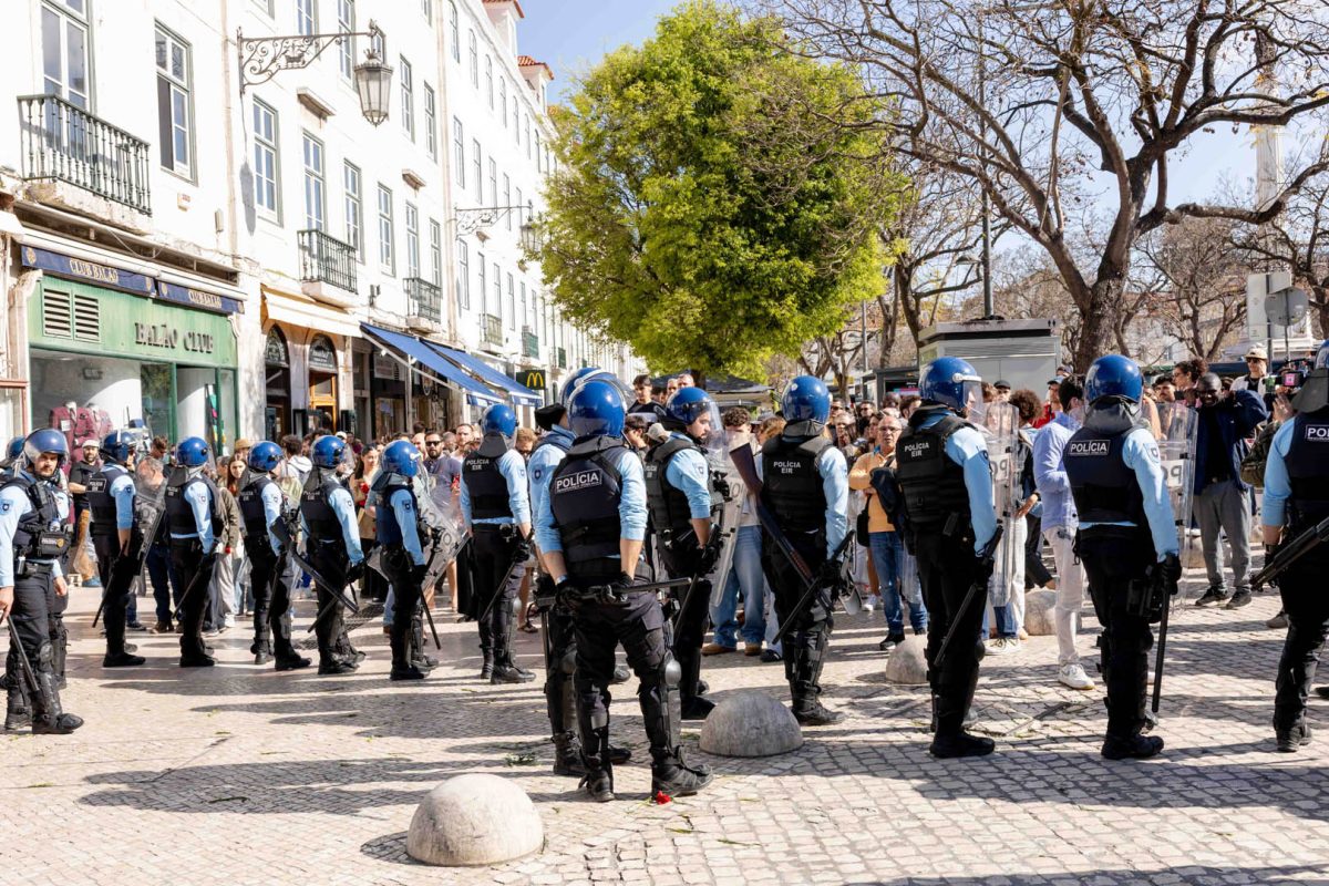 Em Portugal existem “dezenas de milhares” de imigrantes em situação irregular, segundo a PSP. Descobre as causas, os números mais recentes e as medidas do governo para regularizar a imigração.