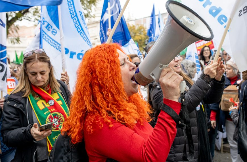 Reformas Laborais Geram Protestos e Podem Levar à Primeira Greve Geral