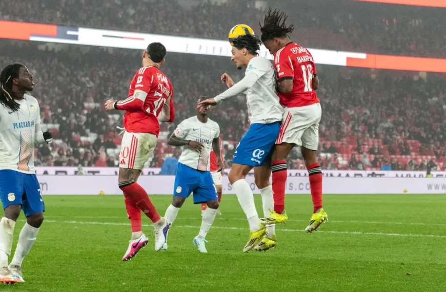 Benfica mantém ambição com vitória arrancada a salto de Anísio