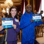 Jacob Kiplimo e Mariana Machado exibem os dorsais da EDP Meia Maratona de Lisboa 2026 durante a apresentação oficial do evento em Lisboa.