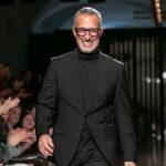 Luís Onofre no final do desfile da coleção FW 26 27 na ModaLisboa Pebbling no Pátio da Galé em Lisboa