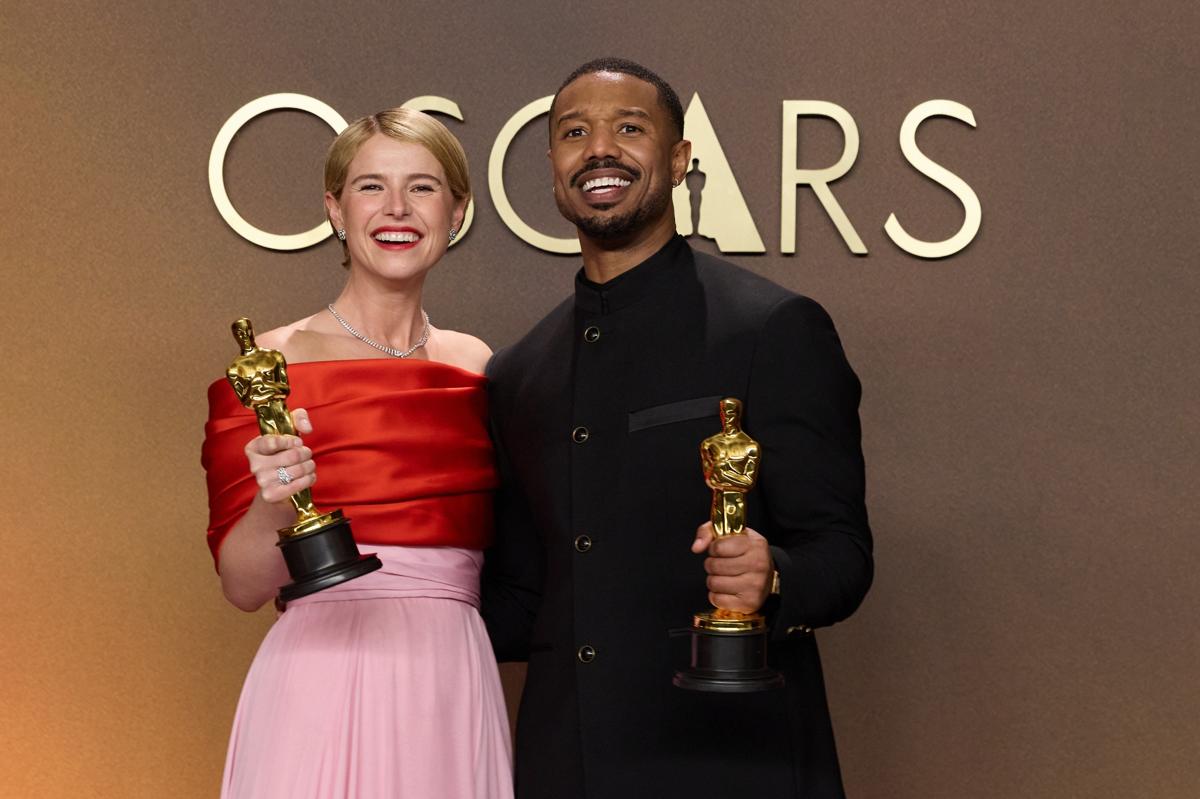 Michael B. Jordan e Jessie Buckley com Óscares de Melhor Ator e Melhor Atriz na cerimónia de 2026 em Hollywood