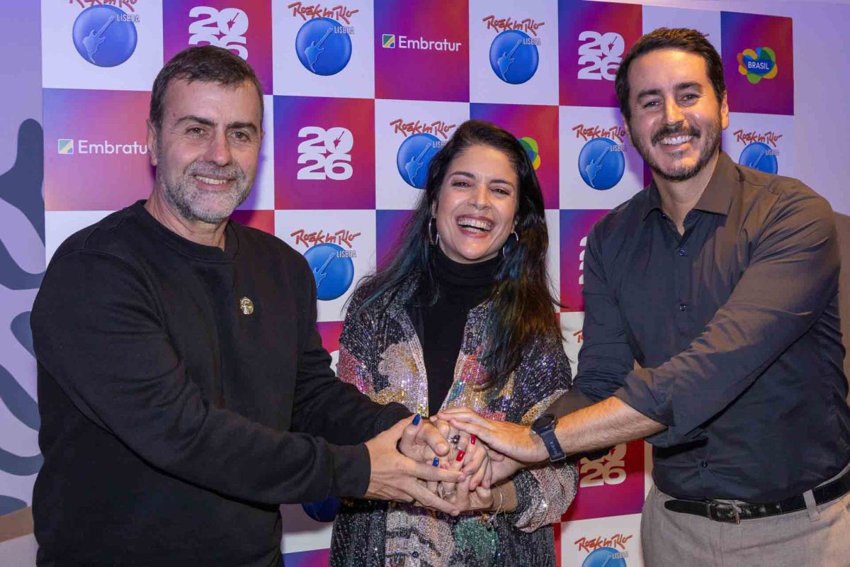 Roberta Medina e Marcelo Freixo na assinatura da parceria entre Rock in Rio Lisboa e Embratur em 2026