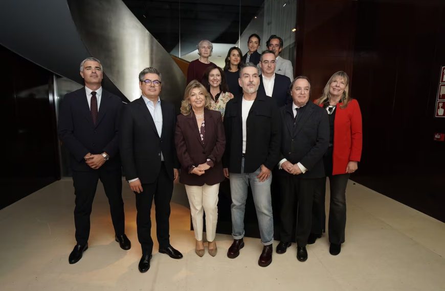 Modelos desfilam na passerelle da Semana da Moda de Madrid 2026 na IFEMA, em Madrid.