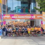 Partida da Meia Maratona de Setúbal 2026 com grande número de corredores