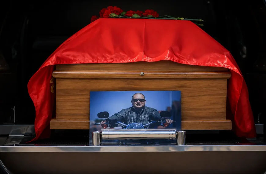Caixão de Cândido Mota durante a cerimónia fúnebre no último adeus.