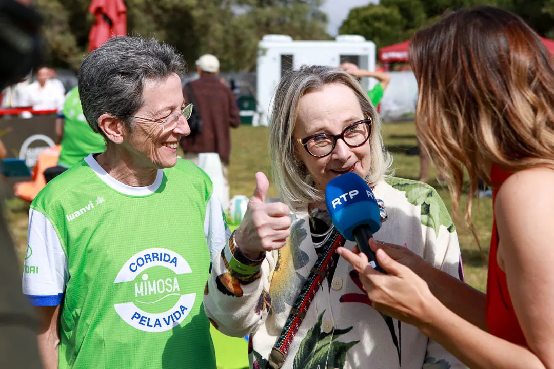 Rosa Mota e Graça Freitas em entrevista à RTP durante a Corrida Mimosa pela Vida em Lisboa.