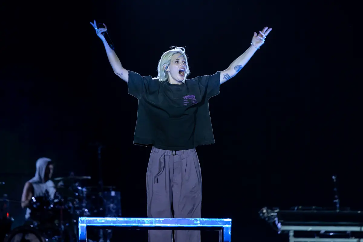 Emily Armstrong dos Linkin Park durante o concerto de encerramento do segundo dia do Rock in Rio Lisboa 2026.