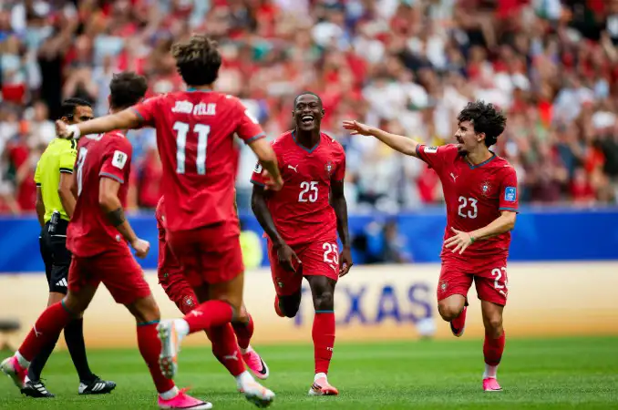 Jogadores da seleção portuguesa celebram um dos golos na vitória por 5-0 frente ao Uzbequistão durante o Campeonato do Mundo de Futebol 2026.