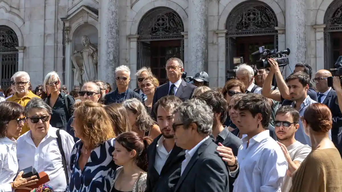 O Presidente da República, António José Seguro, acompanha a cerimónia fúnebre de Luís Represas na Basílica da Estrela, em Lisboa.