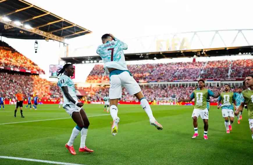 Cristiano Ronaldo celebra a vitória de Portugal frente à Croácia nos dezasseis avos de final do Campeonato do Mundo FIFA 2026.