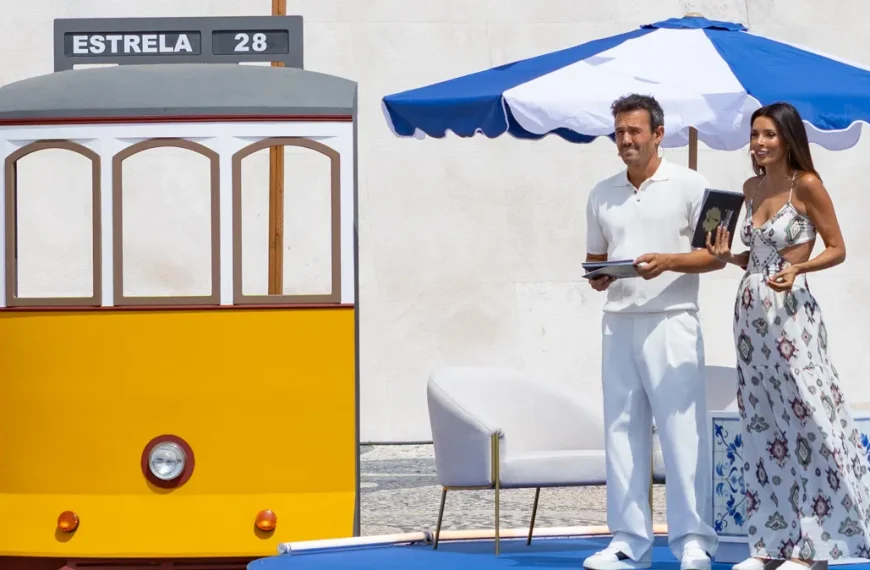 Pedro Teixeira e Maria Cerqueira Gomes apresentam a Meia-Final Regional da Grande Lisboa das Novas 7 Maravilhas de Portugal 2026 junto ao Padrão dos Descobrimentos, em Lisboa.