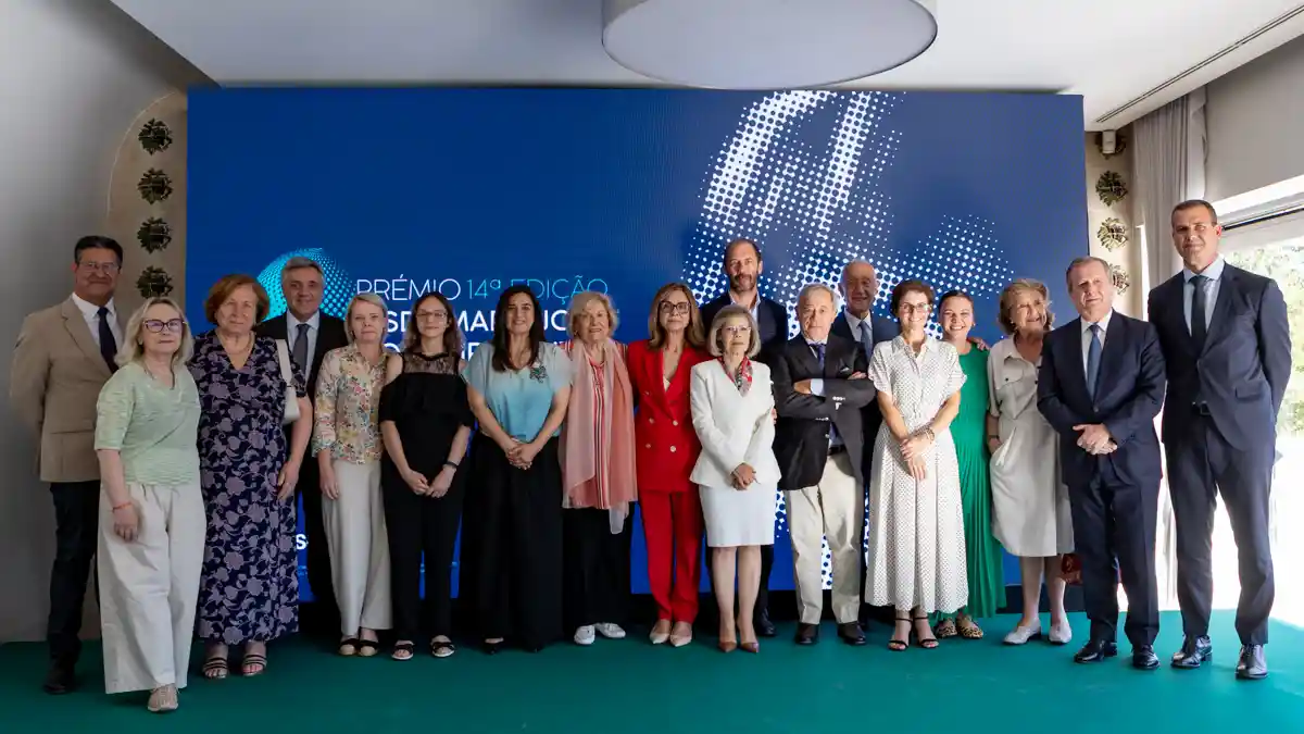 Fotografia oficial da 14.ª edição do Prémio MSD | Maria José Nogueira Pinto com os representantes das entidades distinguidas, júri, convidados institucionais e MSD Portugal.