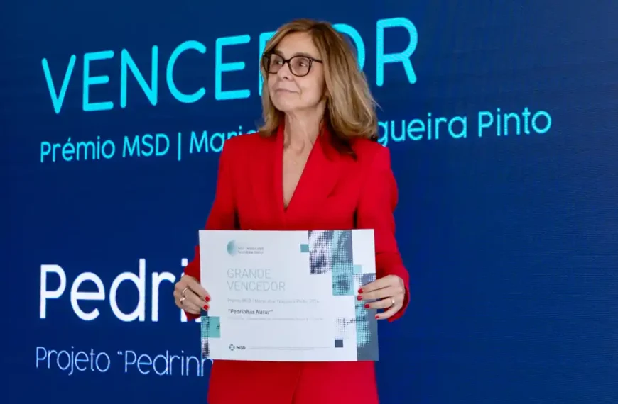 A Ministra da Saúde, Ana Paula Martins, na cerimónia de entrega do Prémio MSD | Maria José Nogueira Pinto 2026 ao projeto "Pedrinhas Natur".