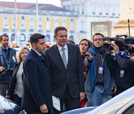 A parada militar dos 50 anos do 25 de Novembro decorreu esta manhã na Praça do Comércio, em Lisboa